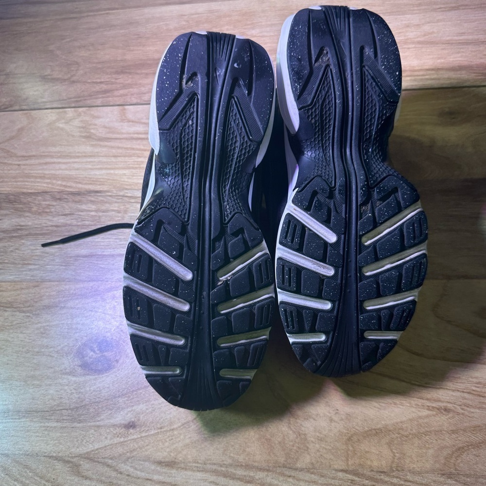 Nike Black Athletic Shoes - Picture 12 of 12